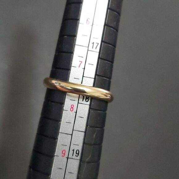 Gold tone colorful skull ring - Picture 8 of 9